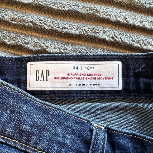GAP mid-rise Girlfriend crop in indigo sz 18, EUC - Picture 3 of 6
